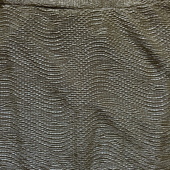 H&M woman’s mini skirt gold glittery in gently used condition Size M - Picture 2 of 7